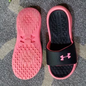 Under Armour youth 4 slides